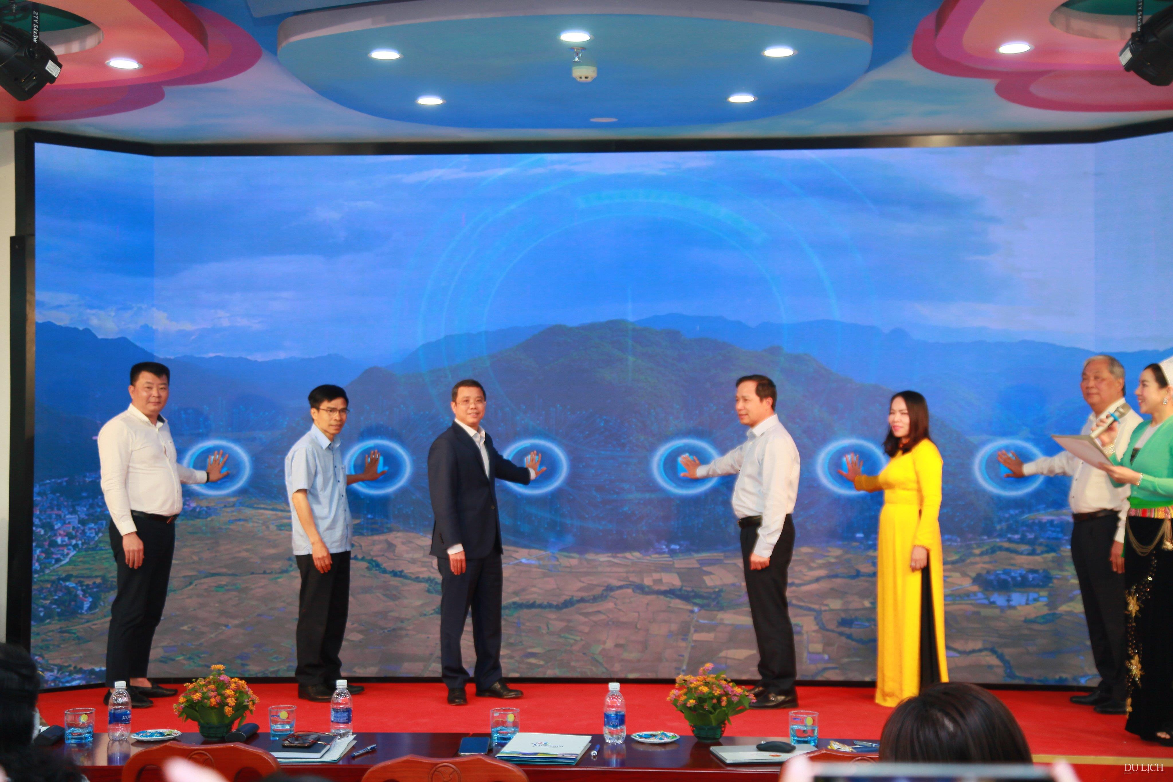 Lễ công bố chương trình Kích cầu du lịch năm 2022 tại tỉnh Hòa Bình.